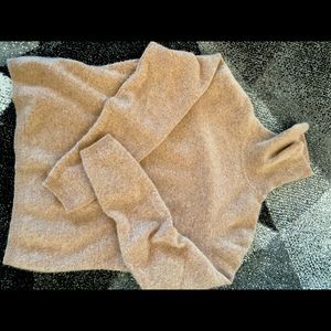 Cashmere beige sweater